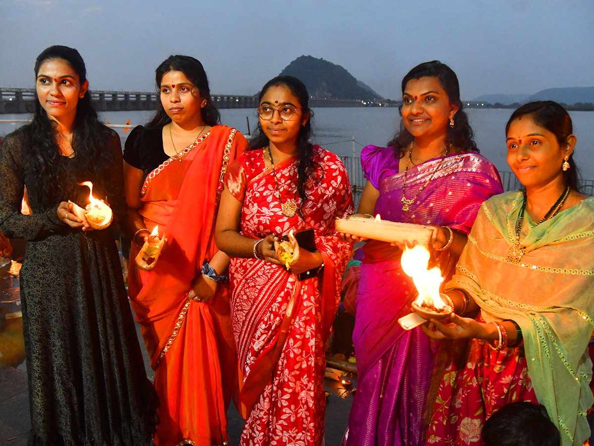Heavy Rush of Devotees at Karthika Somavaram 20251