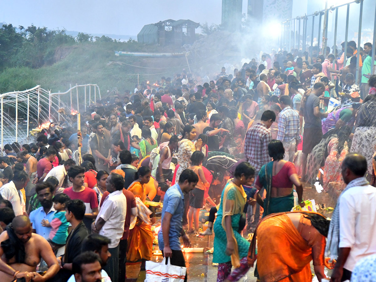 Heavy Rush of Devotees at Karthika Somavaram 202510