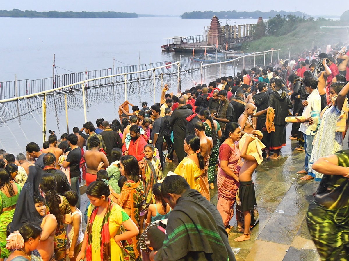 Heavy Rush of Devotees at Karthika Somavaram 202511
