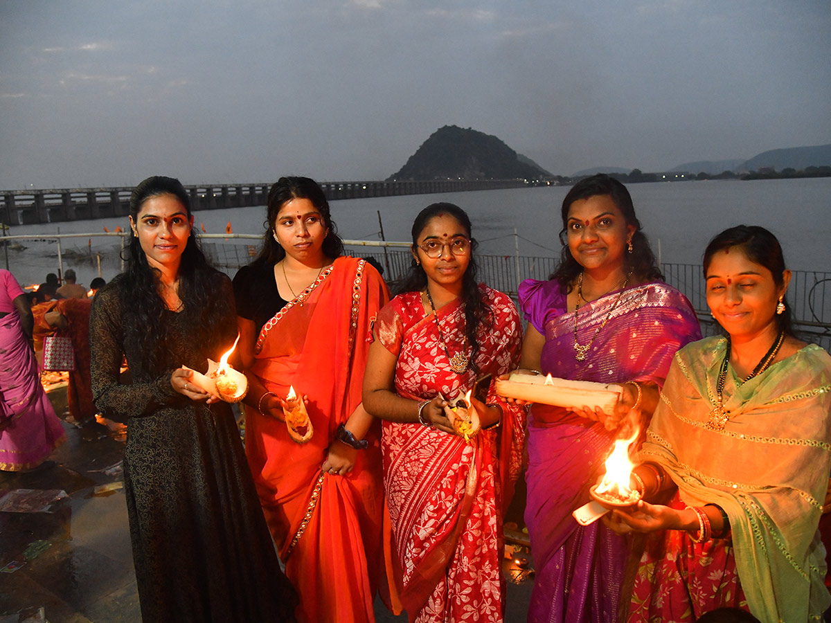 Heavy Rush of Devotees at Karthika Somavaram 202513