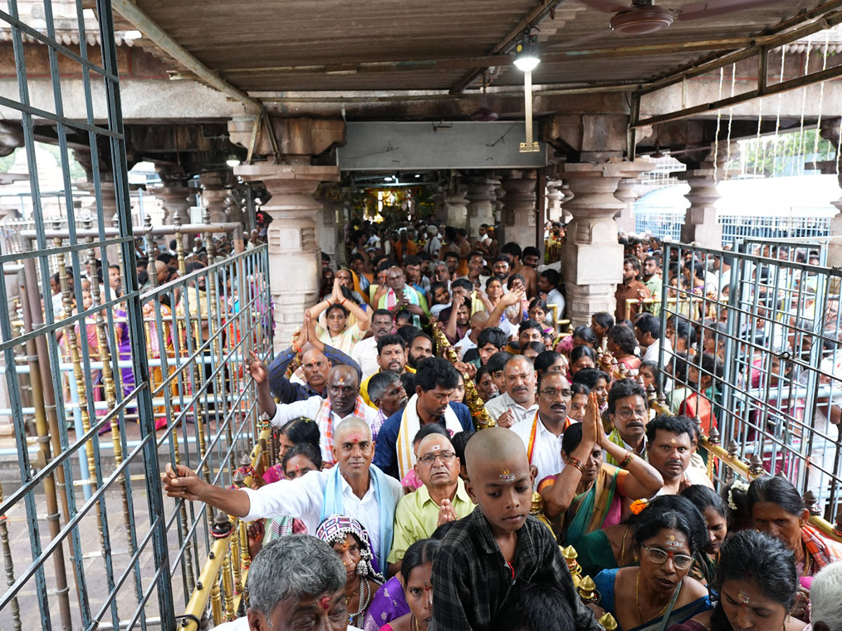 Heavy Rush of Devotees at Karthika Somavaram 202516