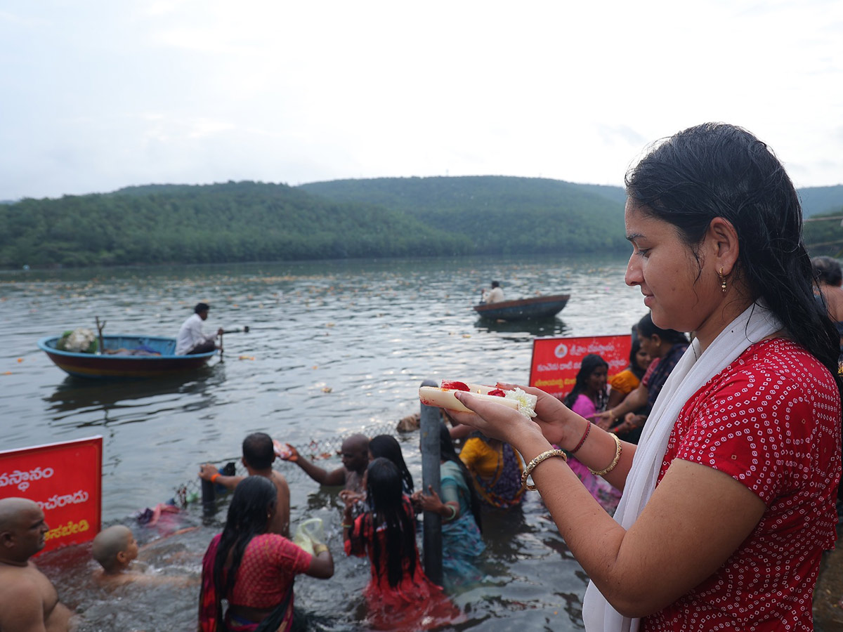 Heavy Rush of Devotees at Karthika Somavaram 202518