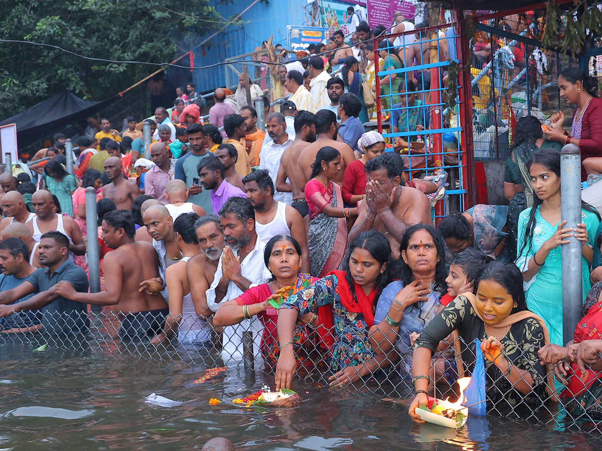 Heavy Rush of Devotees at Karthika Somavaram 202519