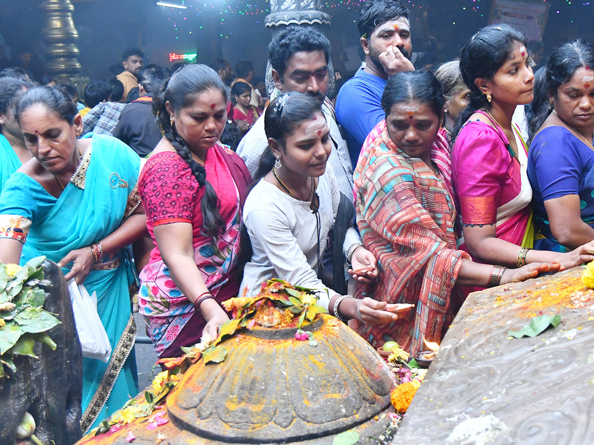 Heavy Rush of Devotees at Karthika Somavaram 20252