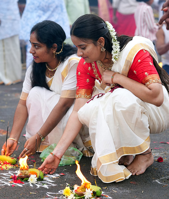 Heavy Rush of Devotees at Karthika Somavaram 202524