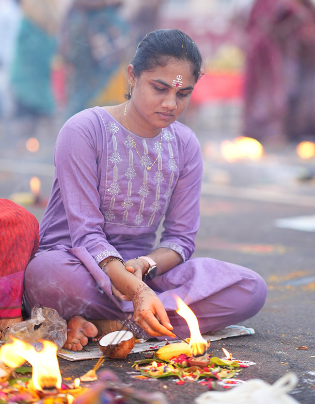 Heavy Rush of Devotees at Karthika Somavaram 202527