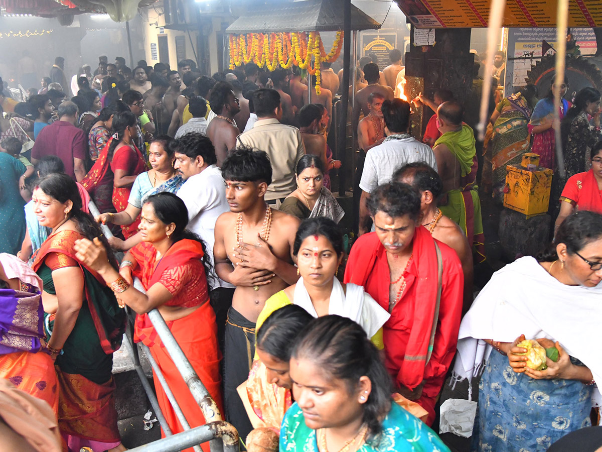 Heavy Rush of Devotees at Karthika Somavaram 20254