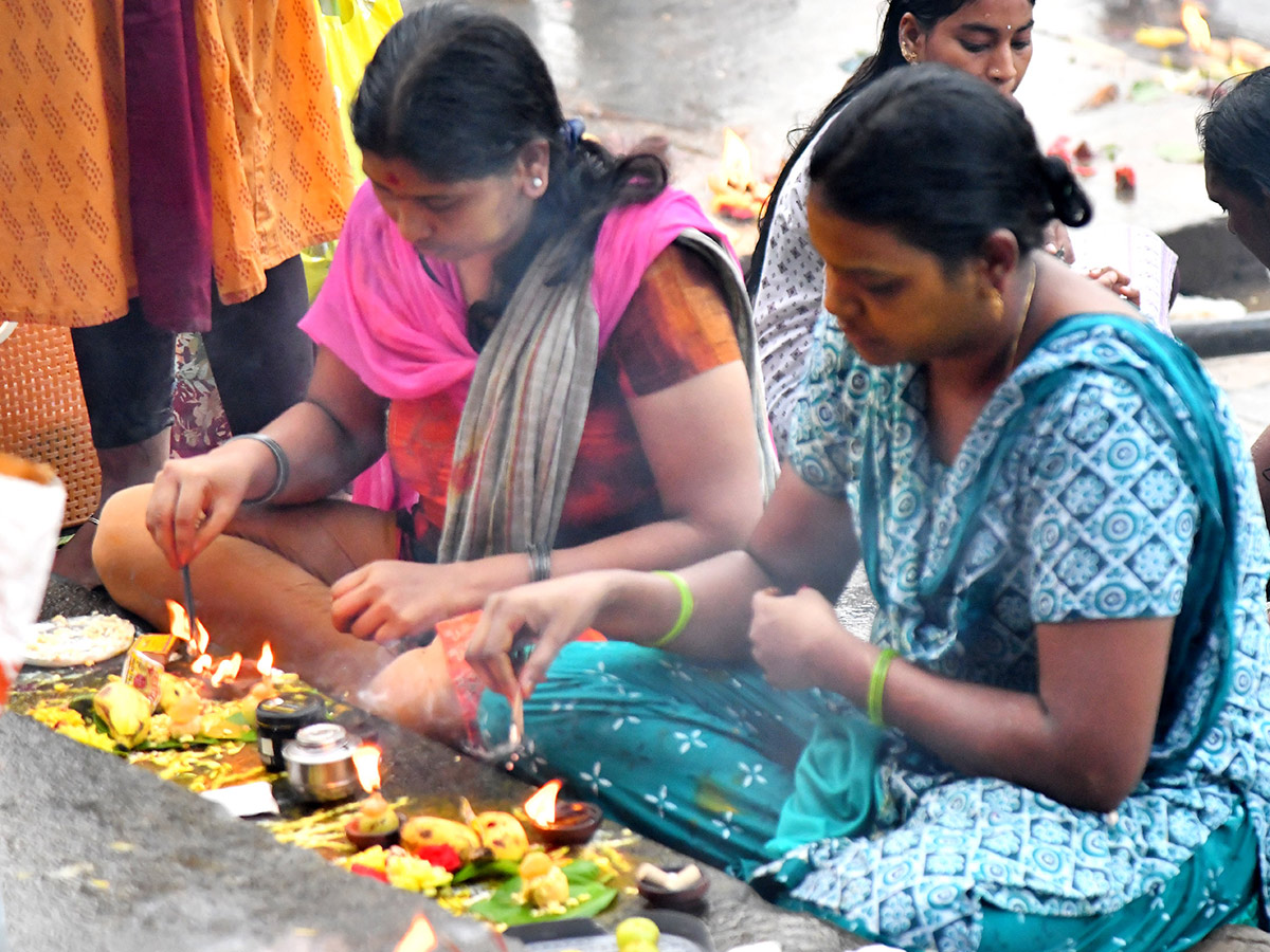 Heavy Rush of Devotees at Karthika Somavaram 20255
