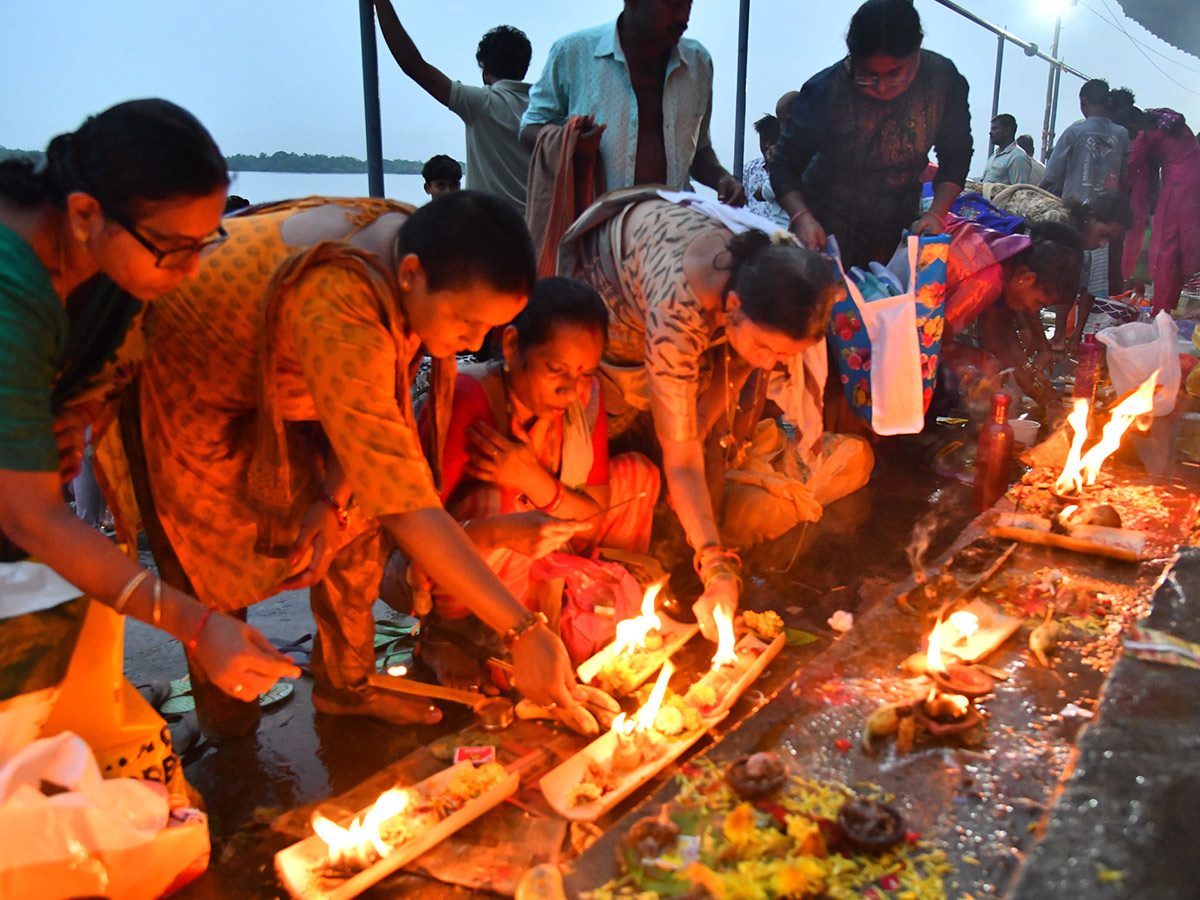 Heavy Rush of Devotees at Karthika Somavaram 20258