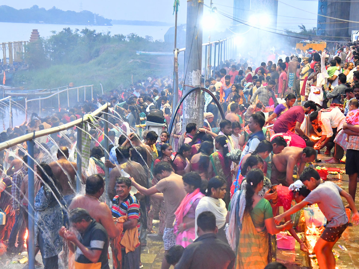 Heavy Rush of Devotees at Karthika Somavaram 20259