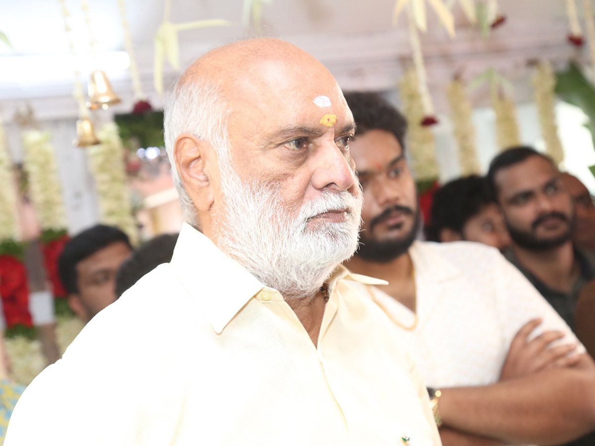 Niharika Konidela At Iruvuri Bhamala Kougililo Movie Opening Cermony11