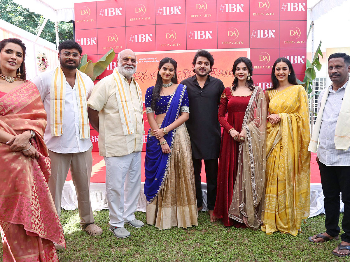 Niharika Konidela At Iruvuri Bhamala Kougililo Movie Opening Cermony13