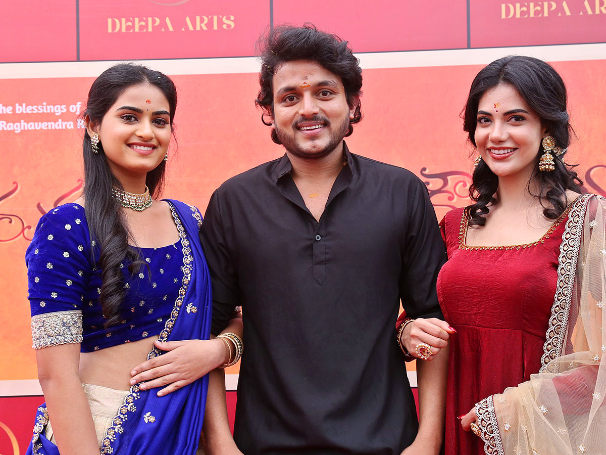 Niharika Konidela At Iruvuri Bhamala Kougililo Movie Opening Cermony18