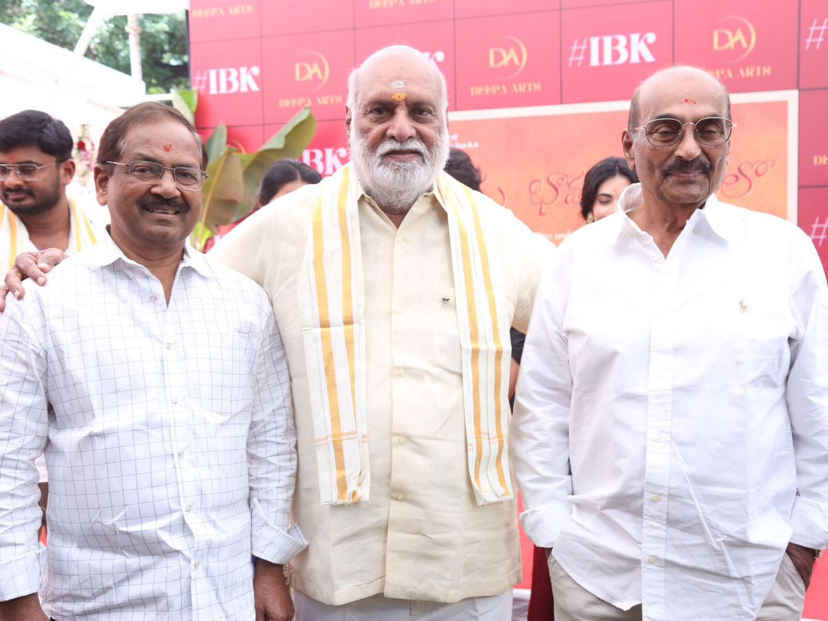 Niharika Konidela At Iruvuri Bhamala Kougililo Movie Opening Cermony20