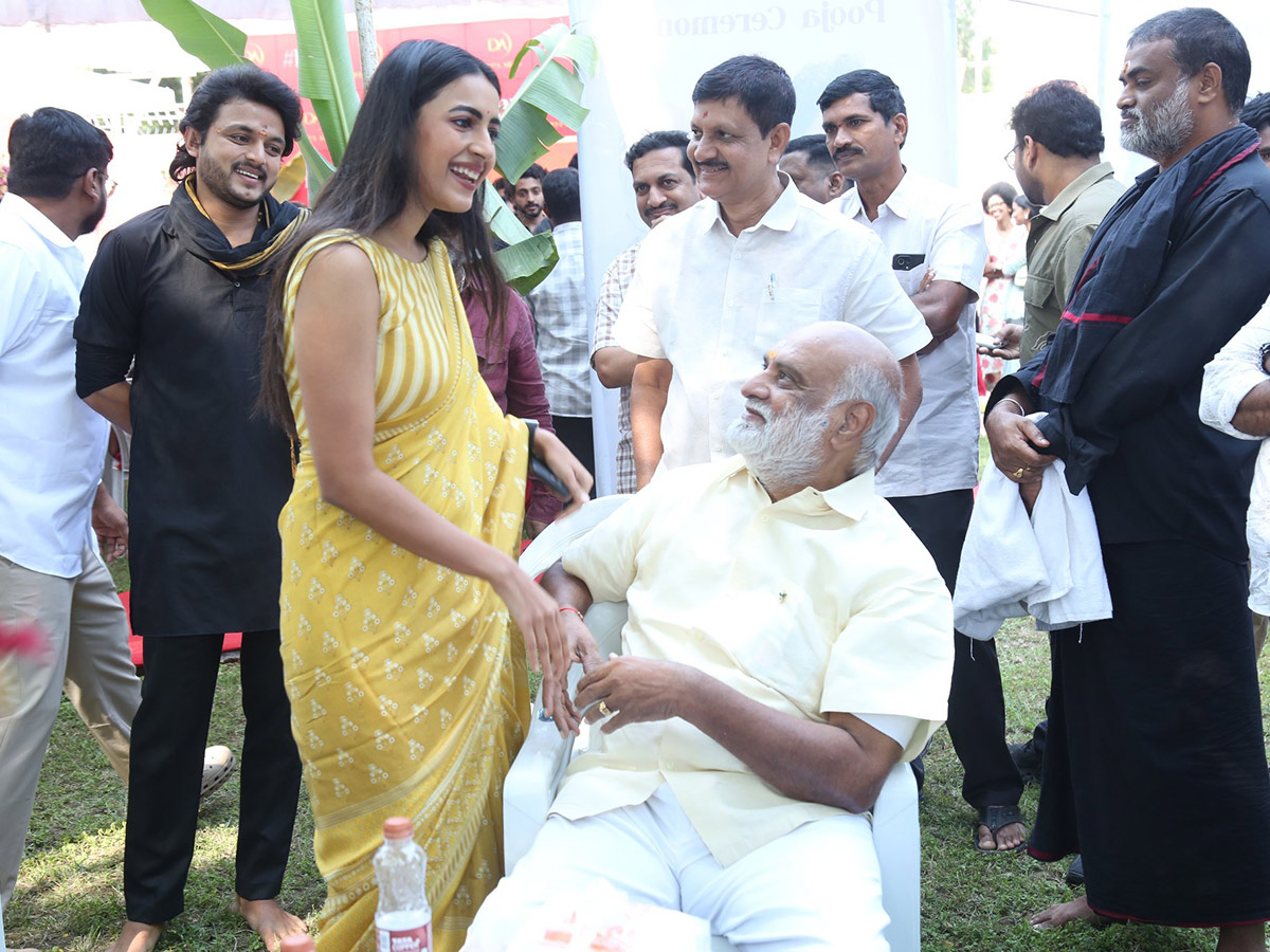 Niharika Konidela At Iruvuri Bhamala Kougililo Movie Opening Cermony21