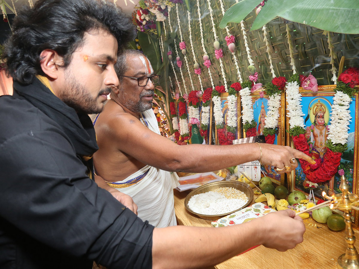 Niharika Konidela At Iruvuri Bhamala Kougililo Movie Opening Cermony7