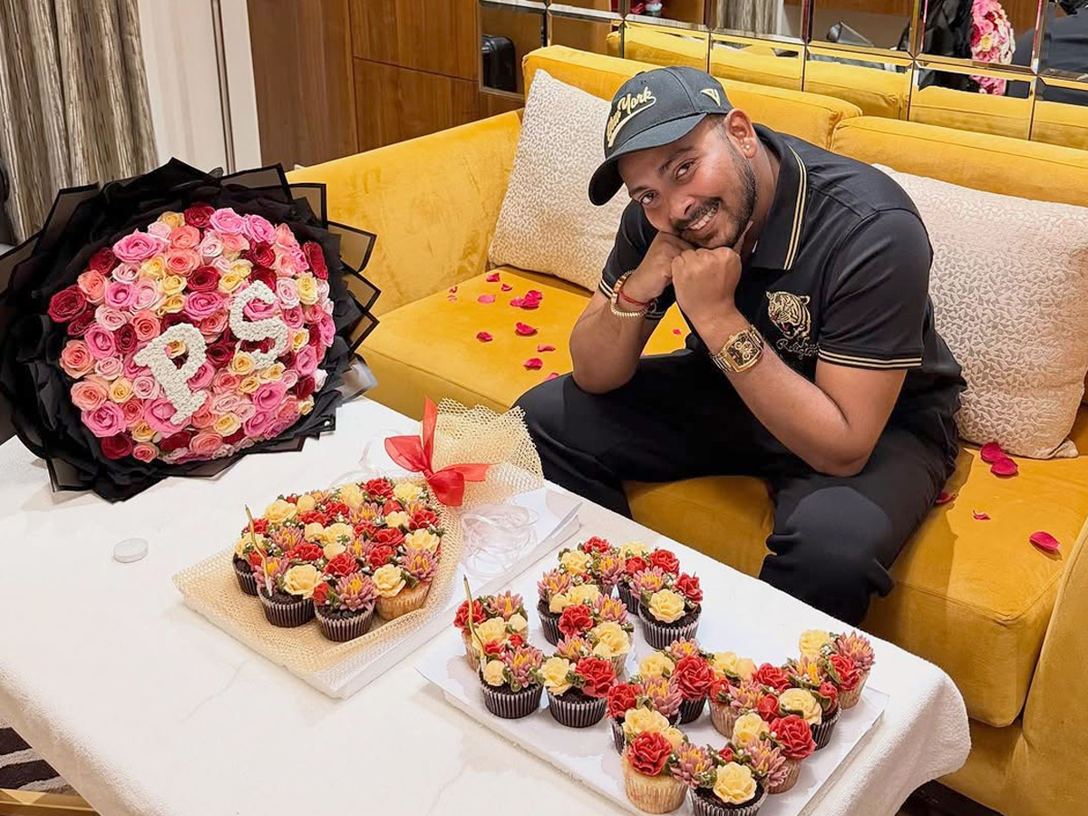 Prithvi Shaw Celebrate Birthday With Rumoured Girlfriend Akriti Agrawal Photos2