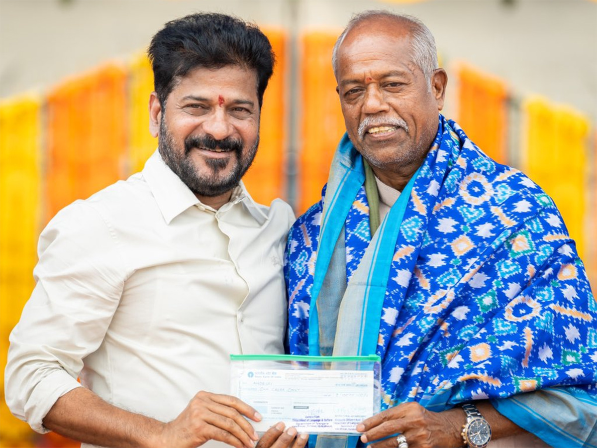 Singer from Telangana Ande Sri Rare and unseen Photos5