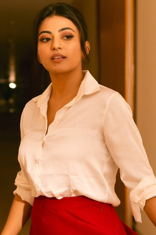 Telugu Actress Anandhi Beautiful Photos 11