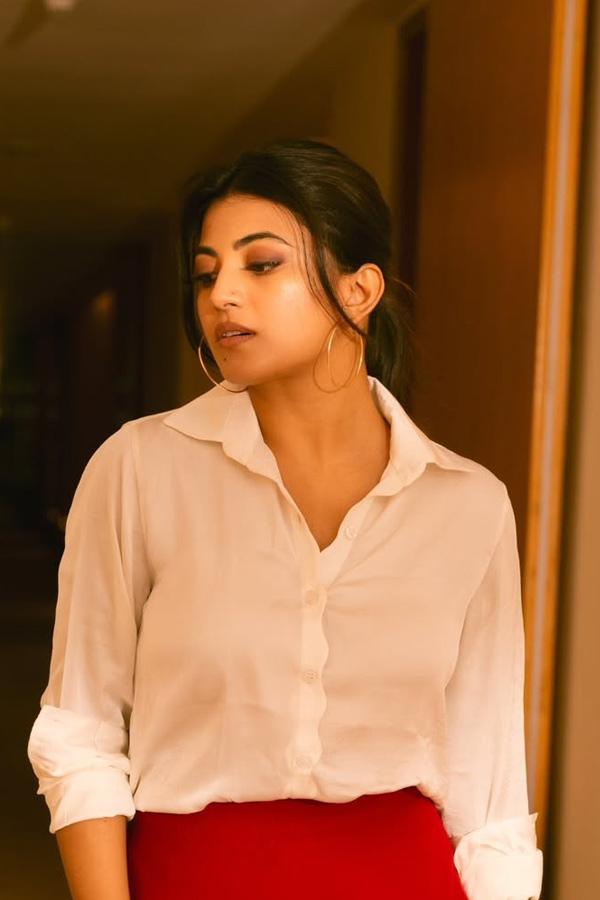 Telugu Actress Anandhi Beautiful Photos 13