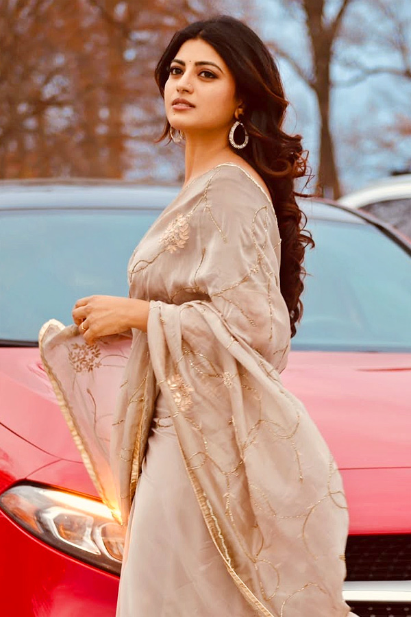 Telugu Actress Anandhi Beautiful Photos 15