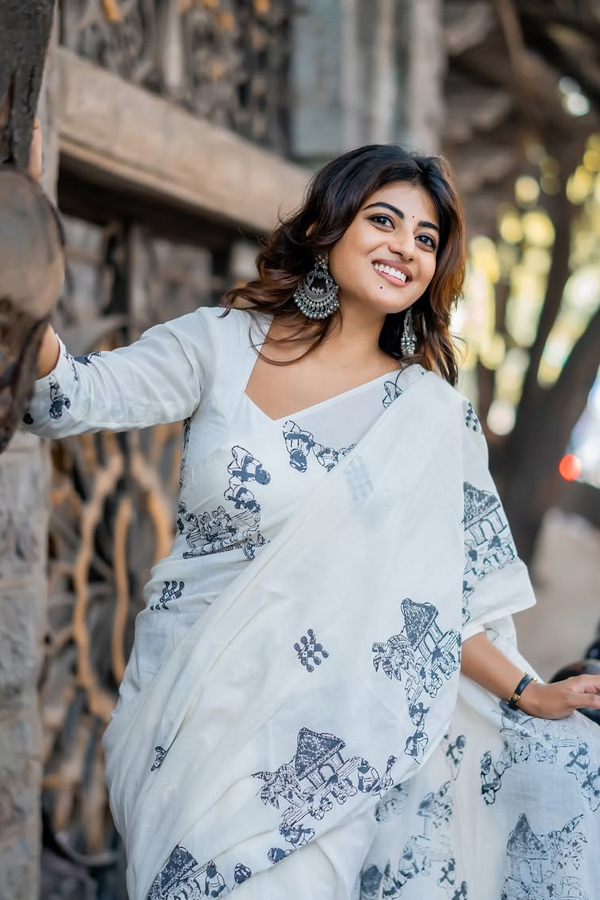 Telugu Actress Anandhi Beautiful Photos 6