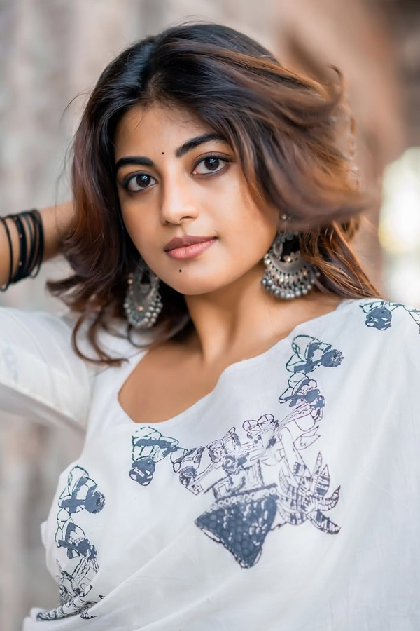 Telugu Actress Anandhi Beautiful Photos 8