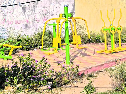 నిర్వహణ.. నిర్లక్ష్యం2