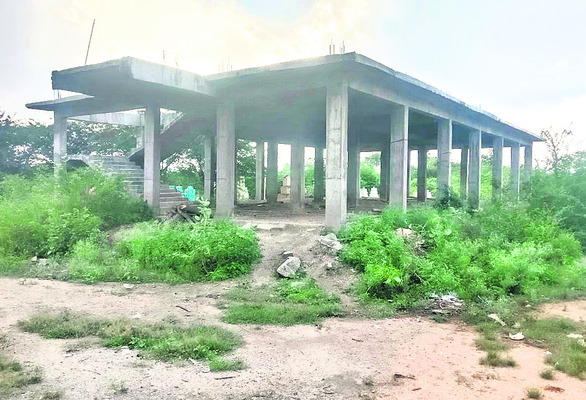 నిధుల్లేక నిలిపేశారు..1