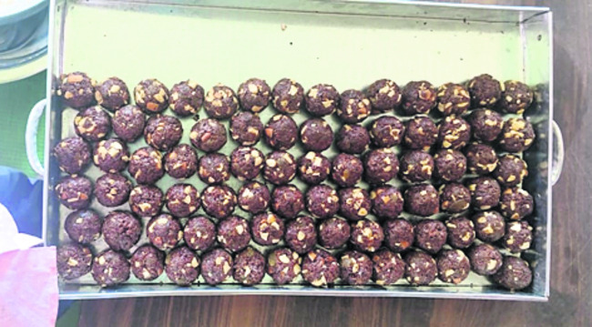 ఇప్ప లడ్డూకు జై1