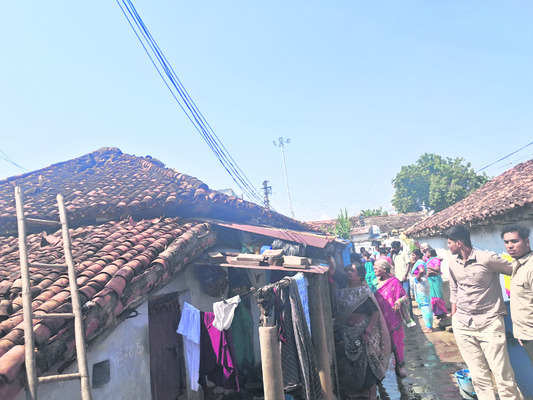 దీపంతో అగ్ని ప్రమాదం1