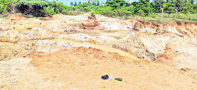 ●  ఇష్టారాజ్యం 
1