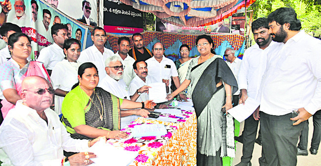 లోకేష్‌ జేబులు నింపేందుకే ప్రైవేటీకరణ 1