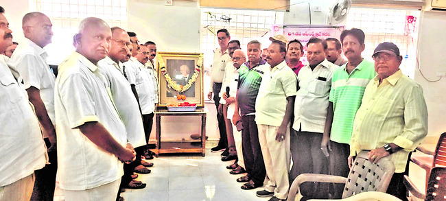 తెలుగుకు వెలుగునిచ్చిన మహనీయుడు బ్రౌన్‌ 1