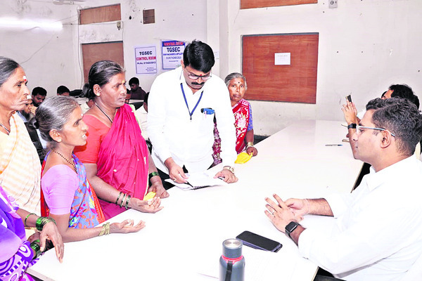 ప్రజావాణికి 27 అర్జీలు 
1