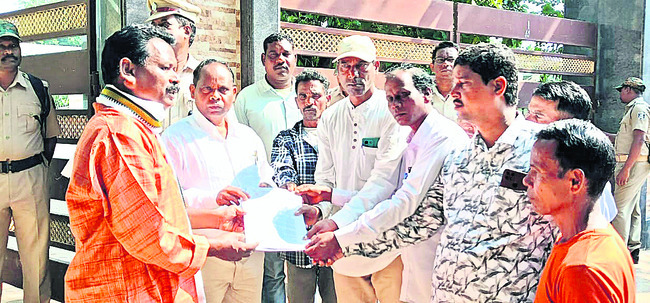 ఆదివాసీ రైతులను ఆదుకోవాలి1