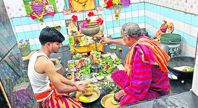 భక్తిశ్రద్ధలతో  కార్తీక సోమవారం పూజలు 3