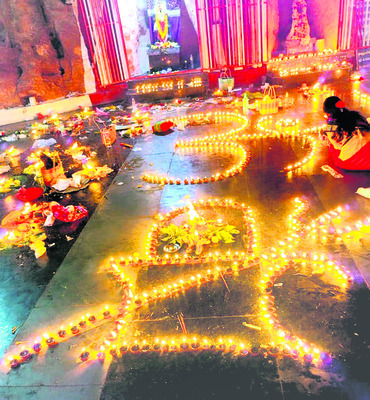 శివజ్యోతులతో వెలిగిన ఆలయాలు 2