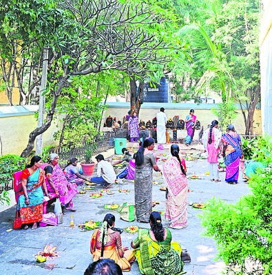 ● వైభవంగా కల్యాణోత్సవం 
2