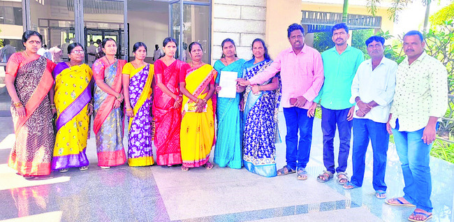 అర్జీలను గడువులోగా పరిష్కరించాలి2