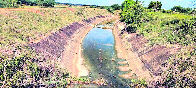 ఆయకట్టు లెక్కల కనికట్టు 
2