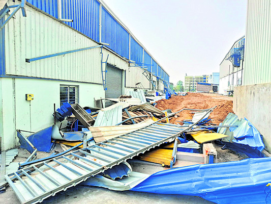 దౌర్జన్యంగా ఇండస్ట్రీ షెడ్డు కూల్చివేత 1