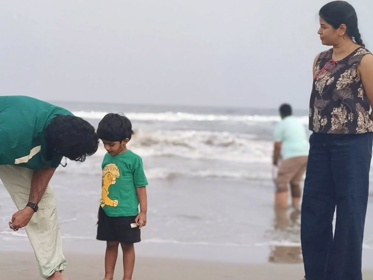 Actor Naveen Chandra Melts Hearts Sharing Rare Family Moments On SOcial Media Photos2