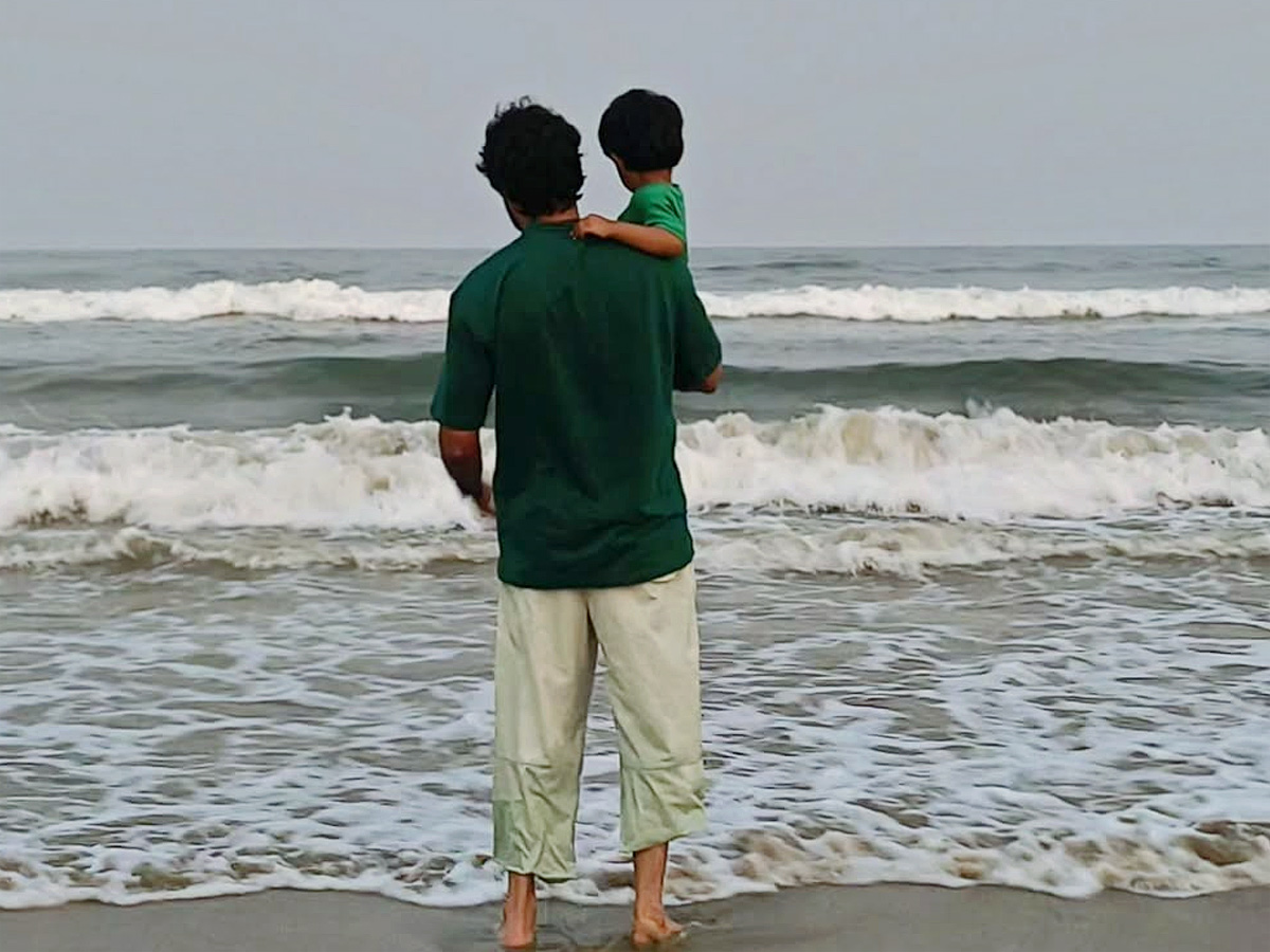 Actor Naveen Chandra Melts Hearts Sharing Rare Family Moments On SOcial Media Photos3