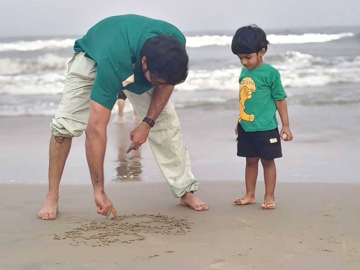 Actor Naveen Chandra Melts Hearts Sharing Rare Family Moments On SOcial Media Photos4