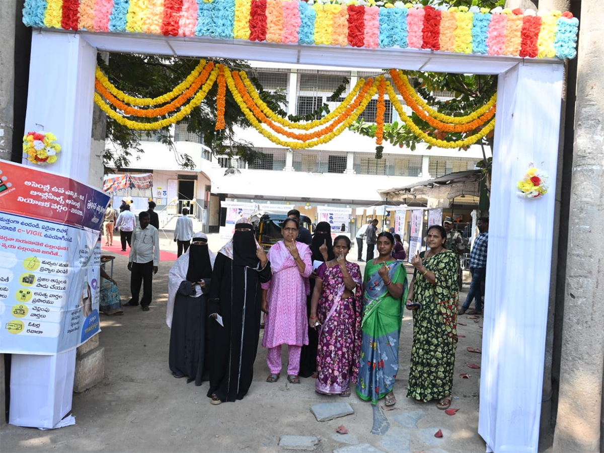 Jubilee Hills Polling Continues Till Today 6PM Photos13