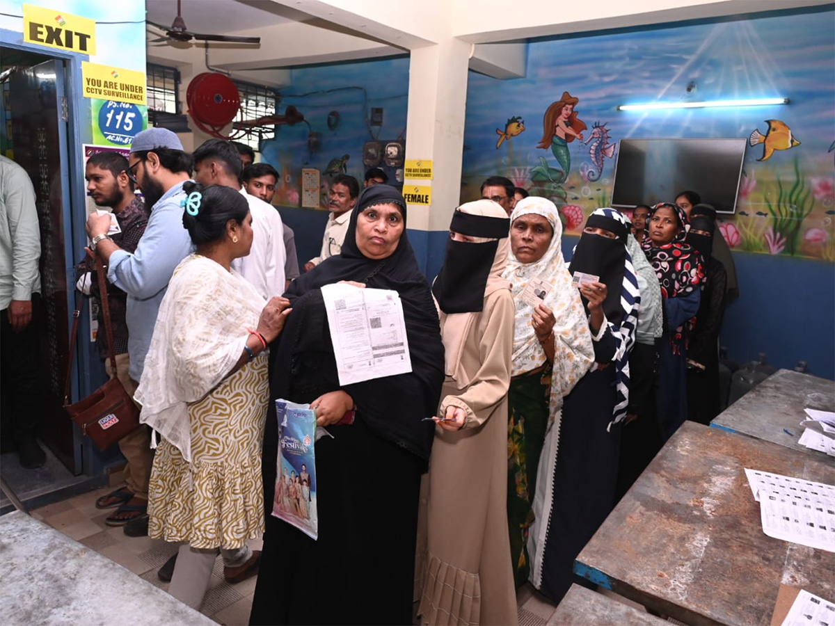 Jubilee Hills Polling Continues Till Today 6PM Photos5