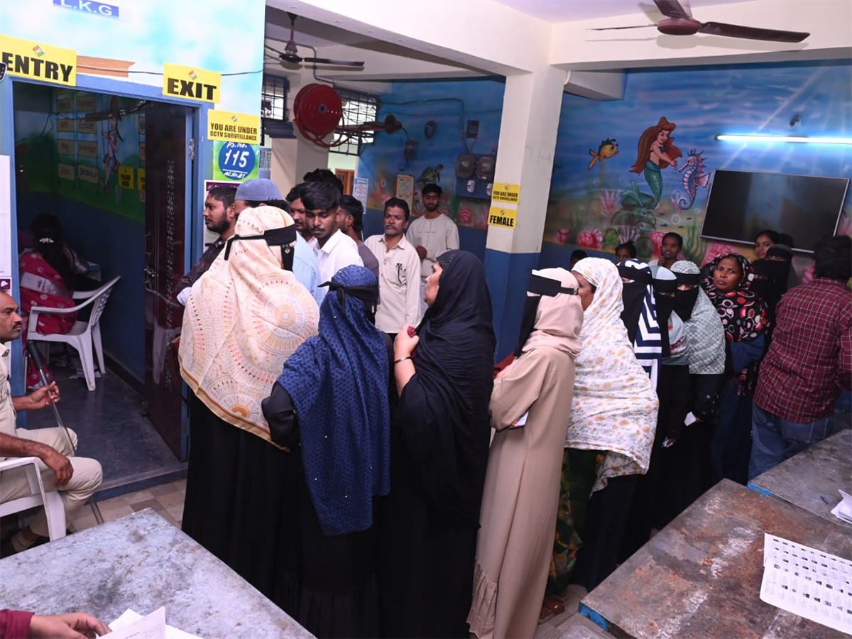 Jubilee Hills Polling Continues Till Today 6PM Photos8