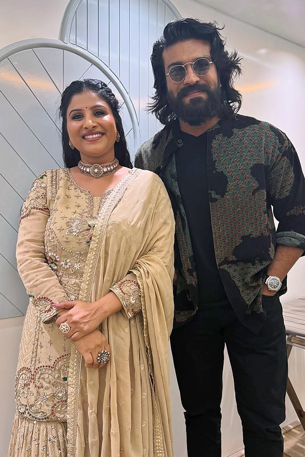 Singer Mangli with Team Peddi Shine At AR Rahman Spectacular Concert PHotos2