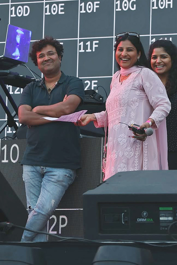 Singer Mangli with Team Peddi Shine At AR Rahman Spectacular Concert PHotos15